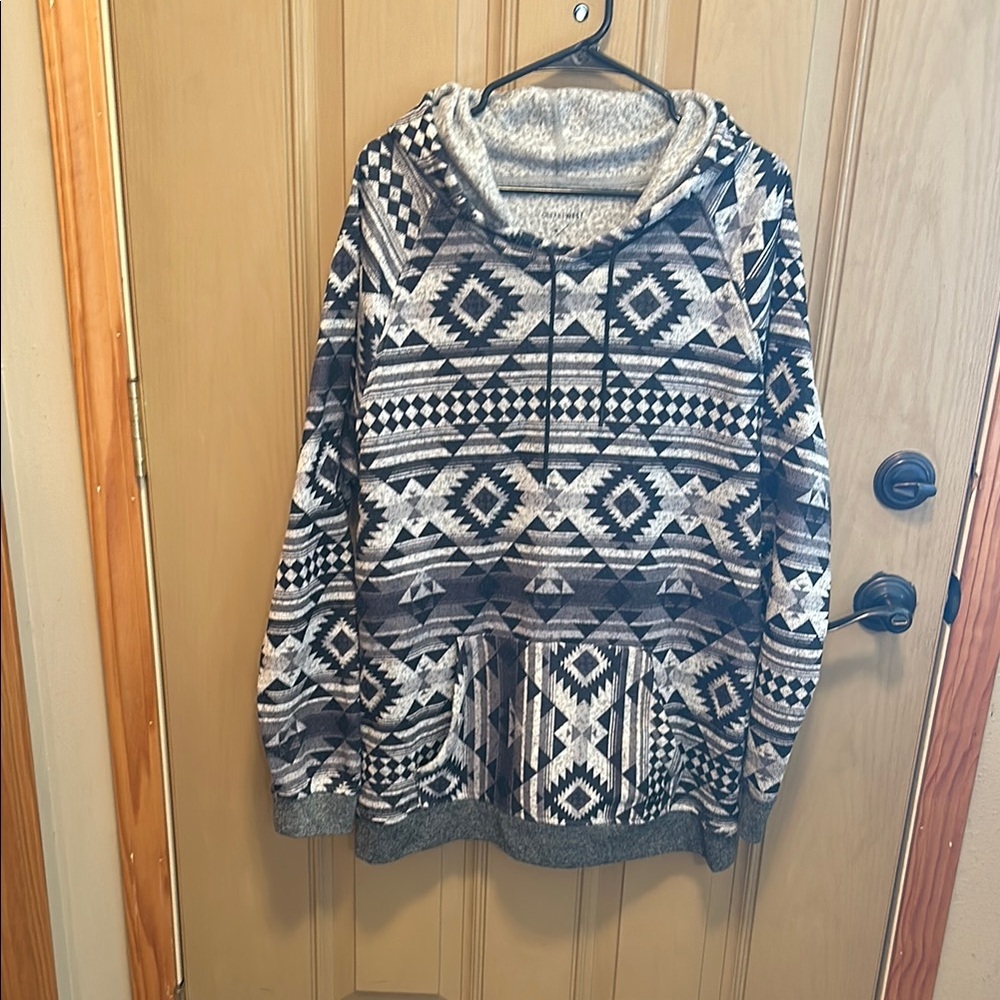 Aztec Print Pullover Hoodie